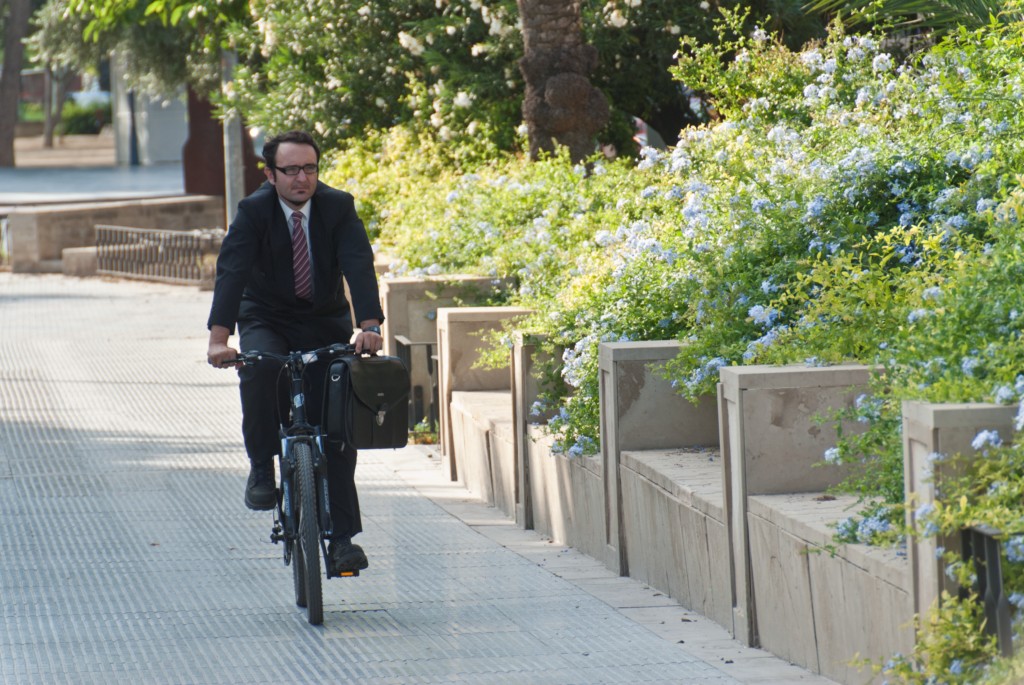 Ir al trabajo a pie o en bicicleta tiene múltiples beneficios
