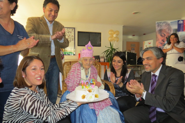Senama celebró cumpleaños de longeva mujer