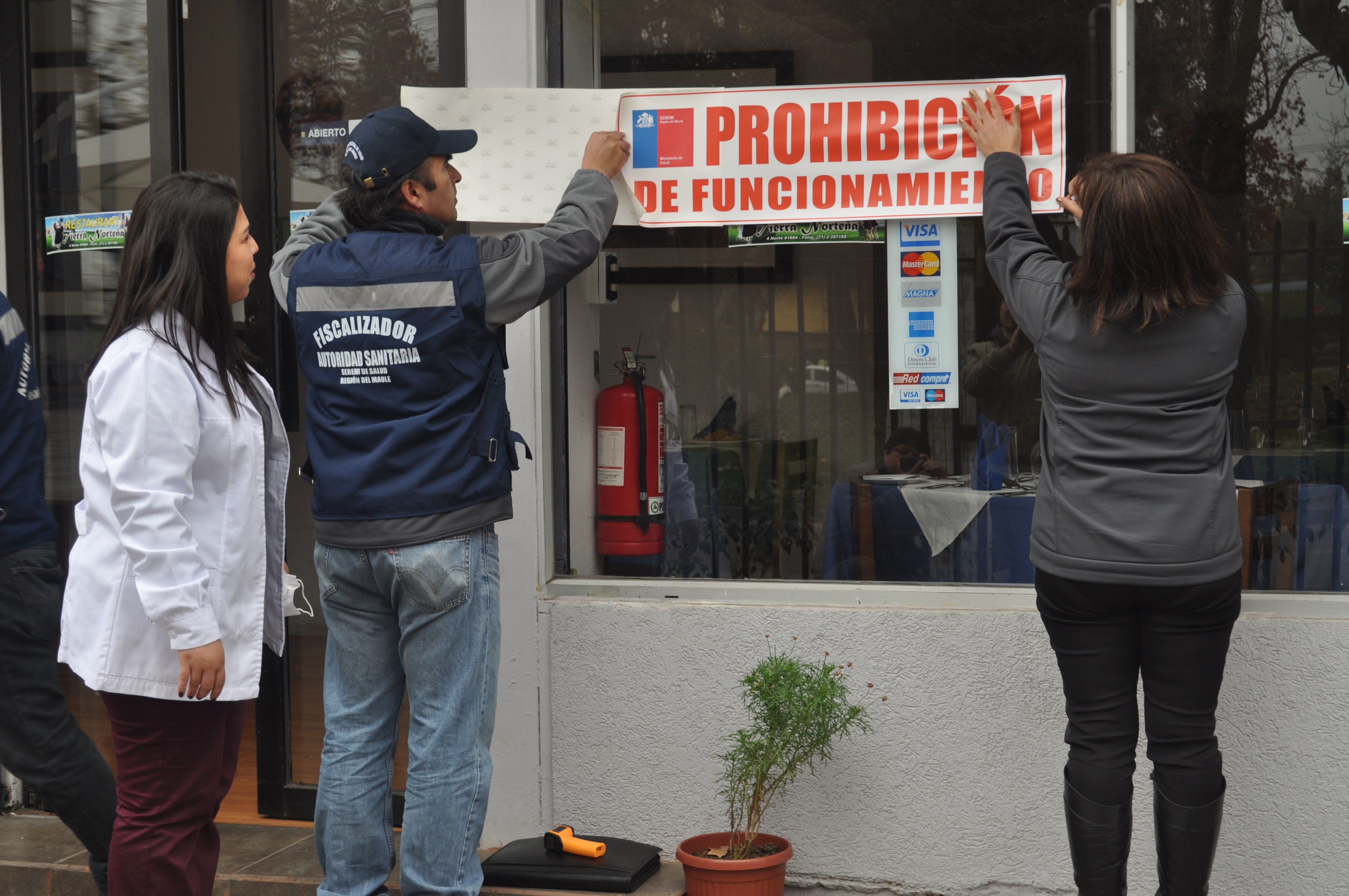 Prohiben funcionar a restaurantes peruanos en Talca