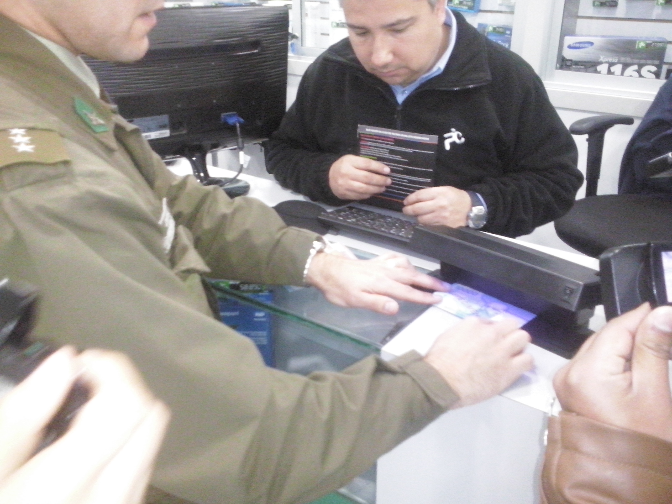 Lanzan campaña para prevenir el delito de billetes falsos en Talca