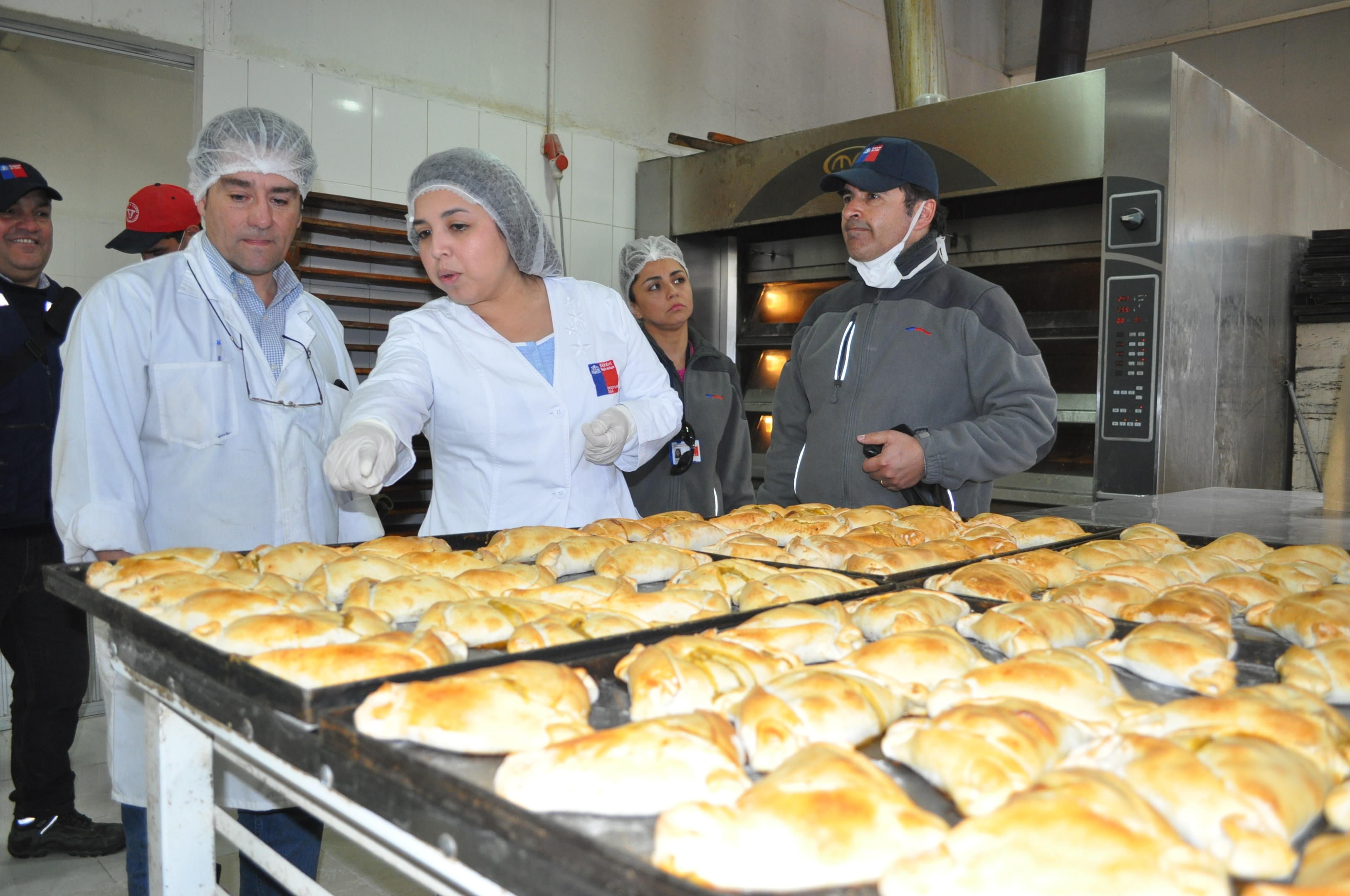 Seremi de Salud fiscalizó producción de empanadas en Talca