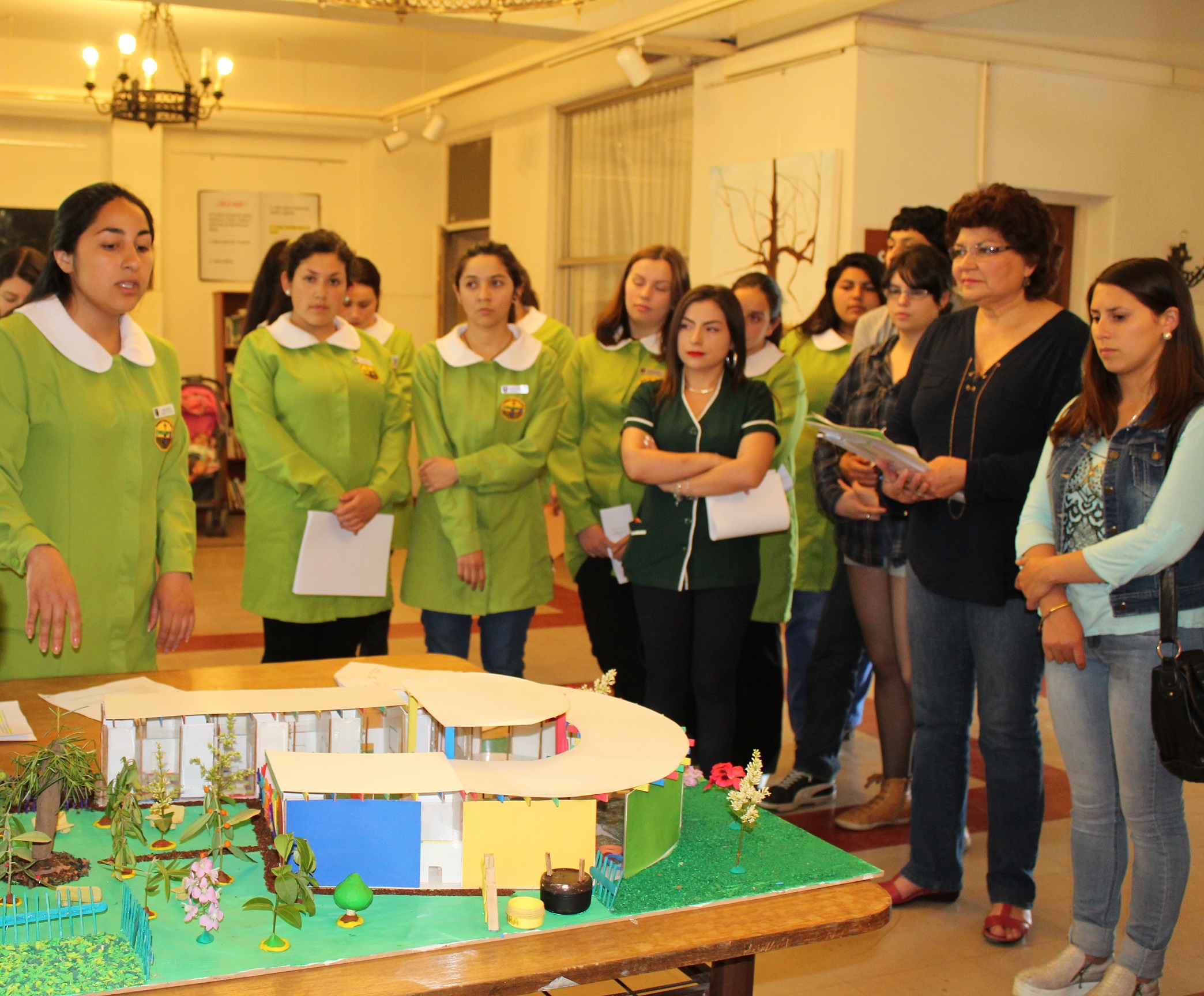 Estudiantes UCM diseñan innovadores modelos de jardines infantiles