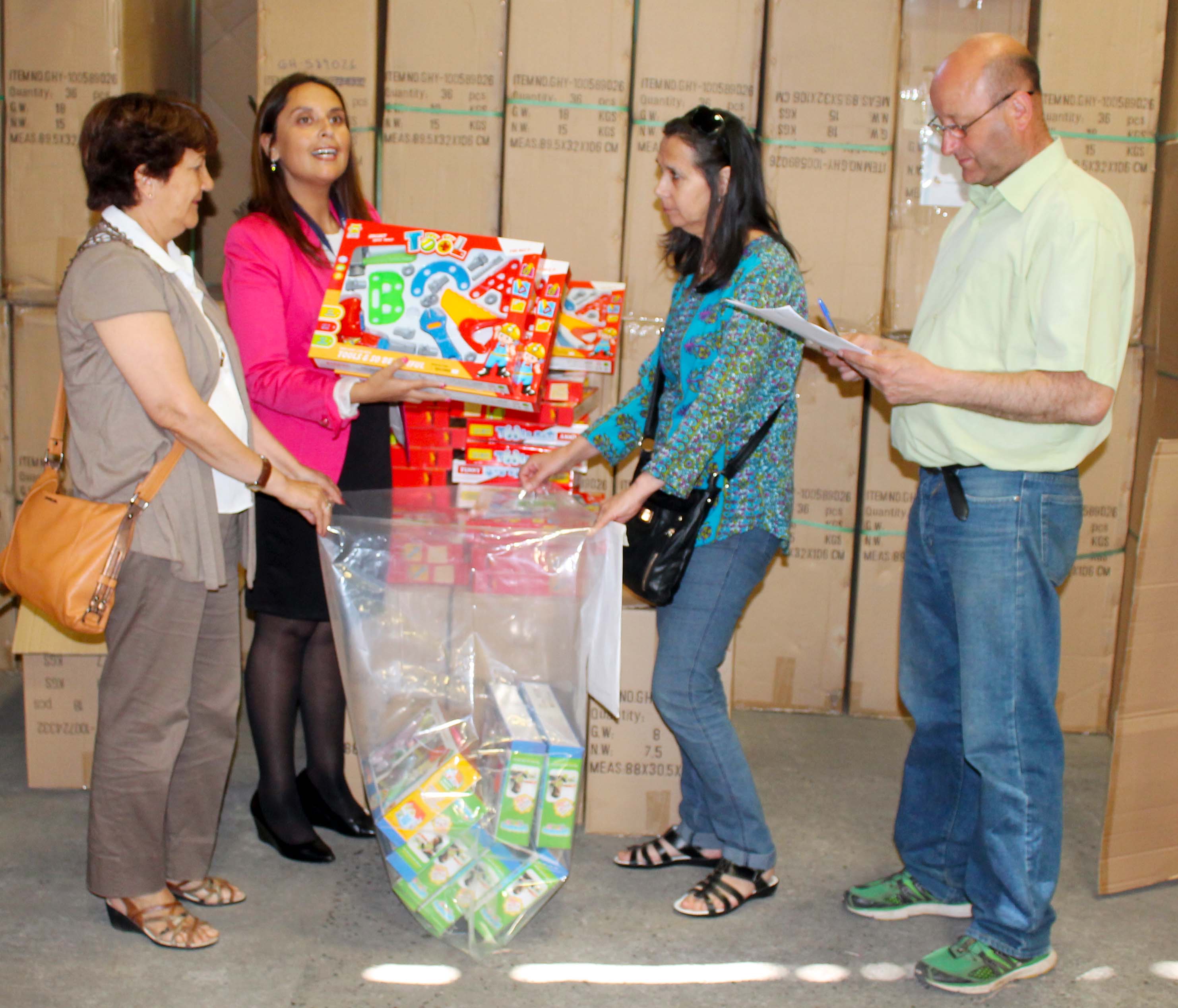 Municipalidad de Linares inicia entrega de juguetes y anuncia Gran Fiesta Navideña