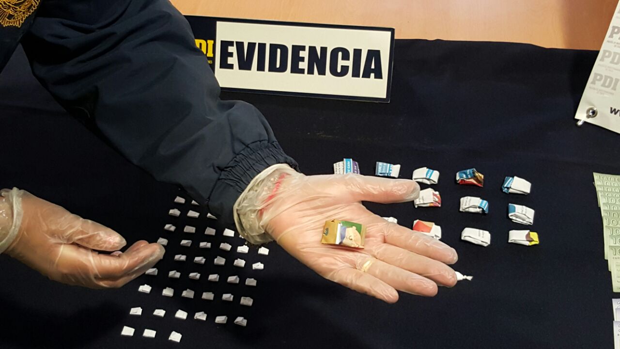 PDI de Curicó, detiene a sujeto con 75 dosis de cocaína base