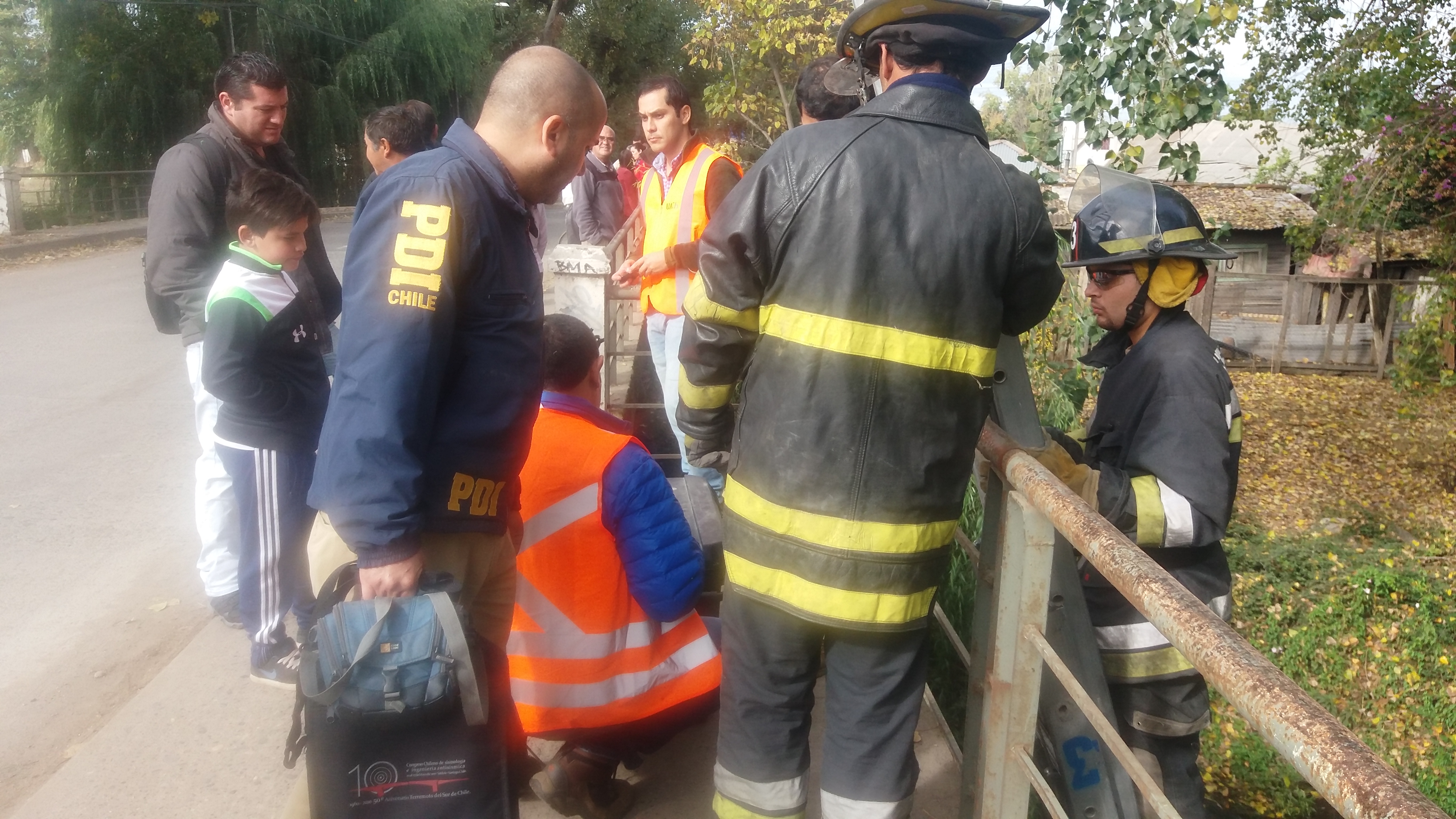 Fotos: Expectación por diligencia de búsqueda de hombre que presuntamente fue asesinado y enterrado en los pilares de un puente en Talca