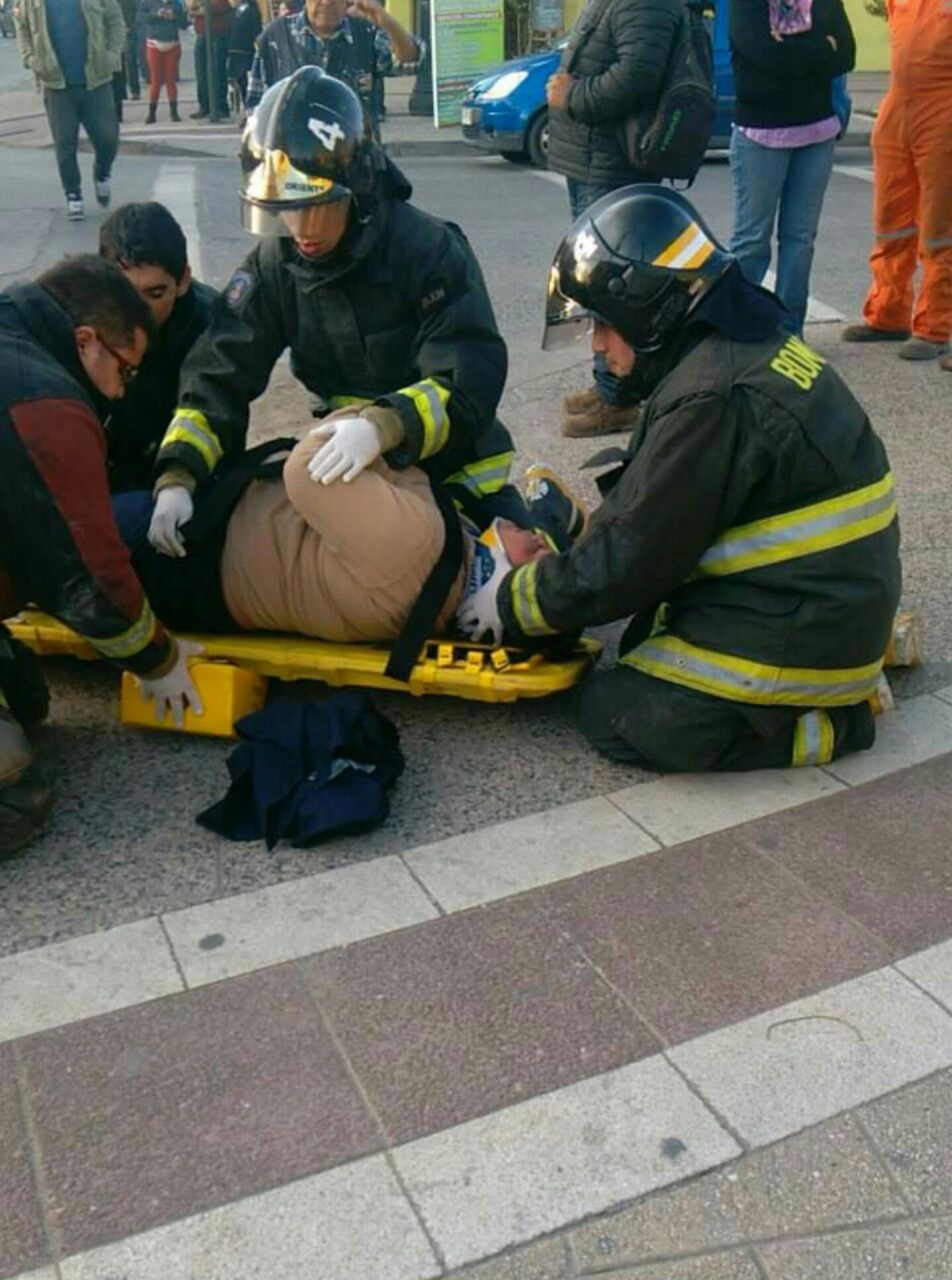 Embarazada resulta lesionada tras colisión entre colectivo y automóvil particular en Talca