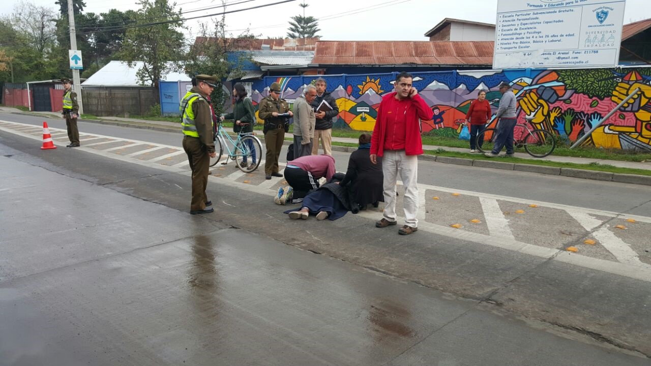 Mujer resulta herida al  volcar su motocicleta  en Talca