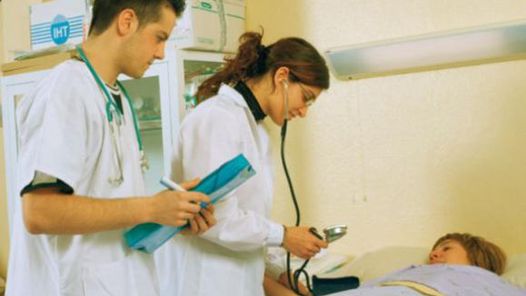 Colegio Médico rechaza propuesta del Minsal para asignar campos clínicos