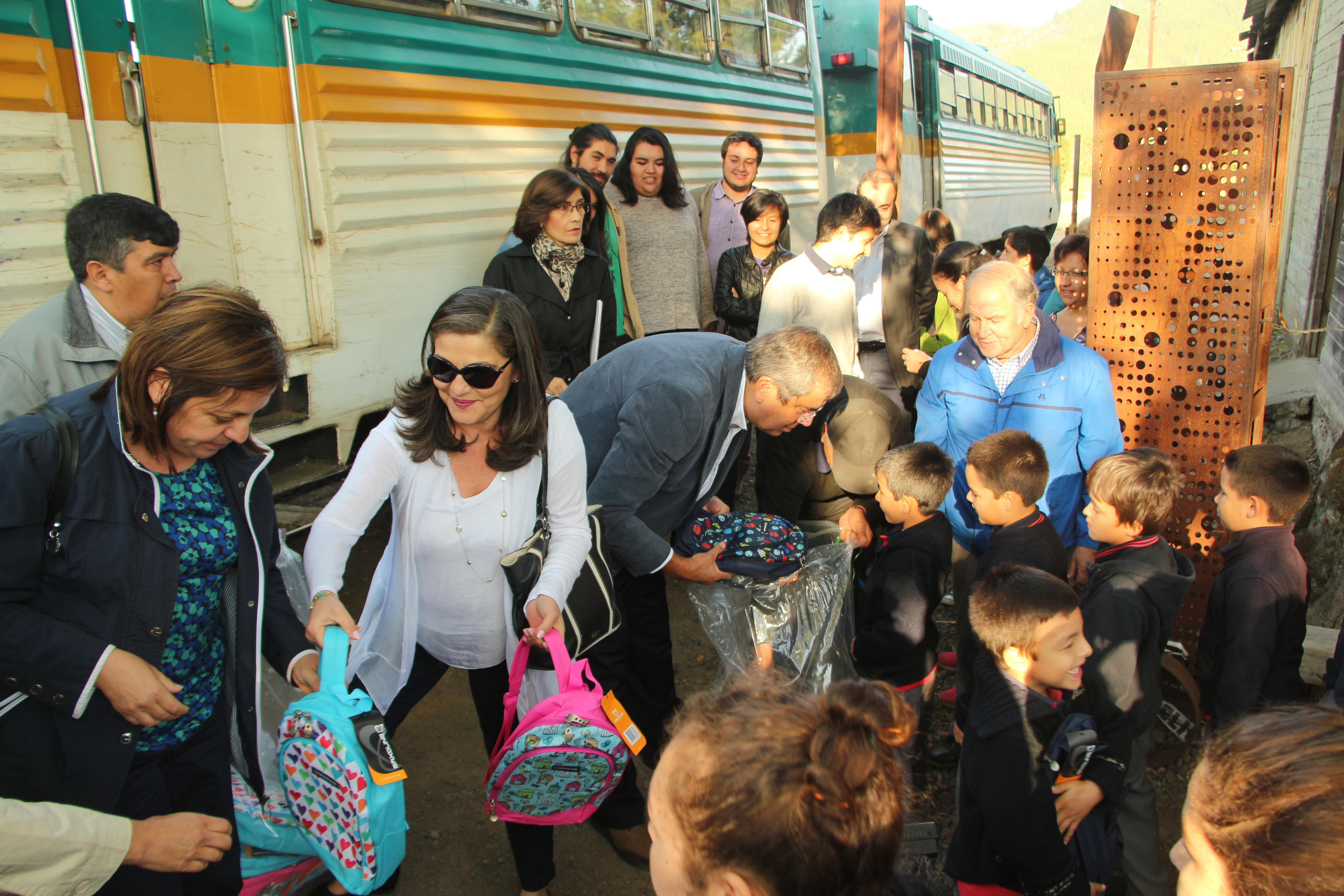 Tren Solidario de UTalca visitó a niños afectados por los incendios forestales