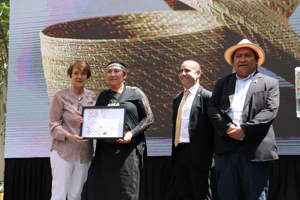 Artesana de Vichuquén fue reconocida con el sello de Artesana Indígena 2019