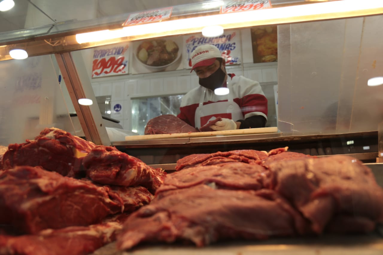 Ministro Walker destacó normal abastecimiento de carnes en el mercado local: “Los precios están bastante estables y competitivos”
