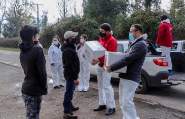 Maratónica jornada de entrega de más de 3.500 cajas de  Alimentos para Chile en Curicó