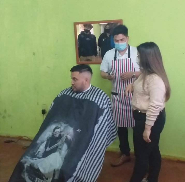 INJUV realiza academia de barbería gratuita para jóvenes del Maule