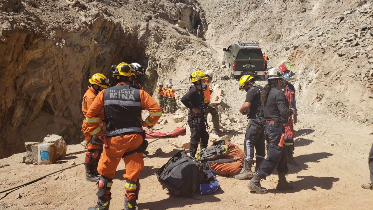 Biministro Jobet agradece labor de equipo que rescató con vida a mineros atrapados en Tierra Amarilla