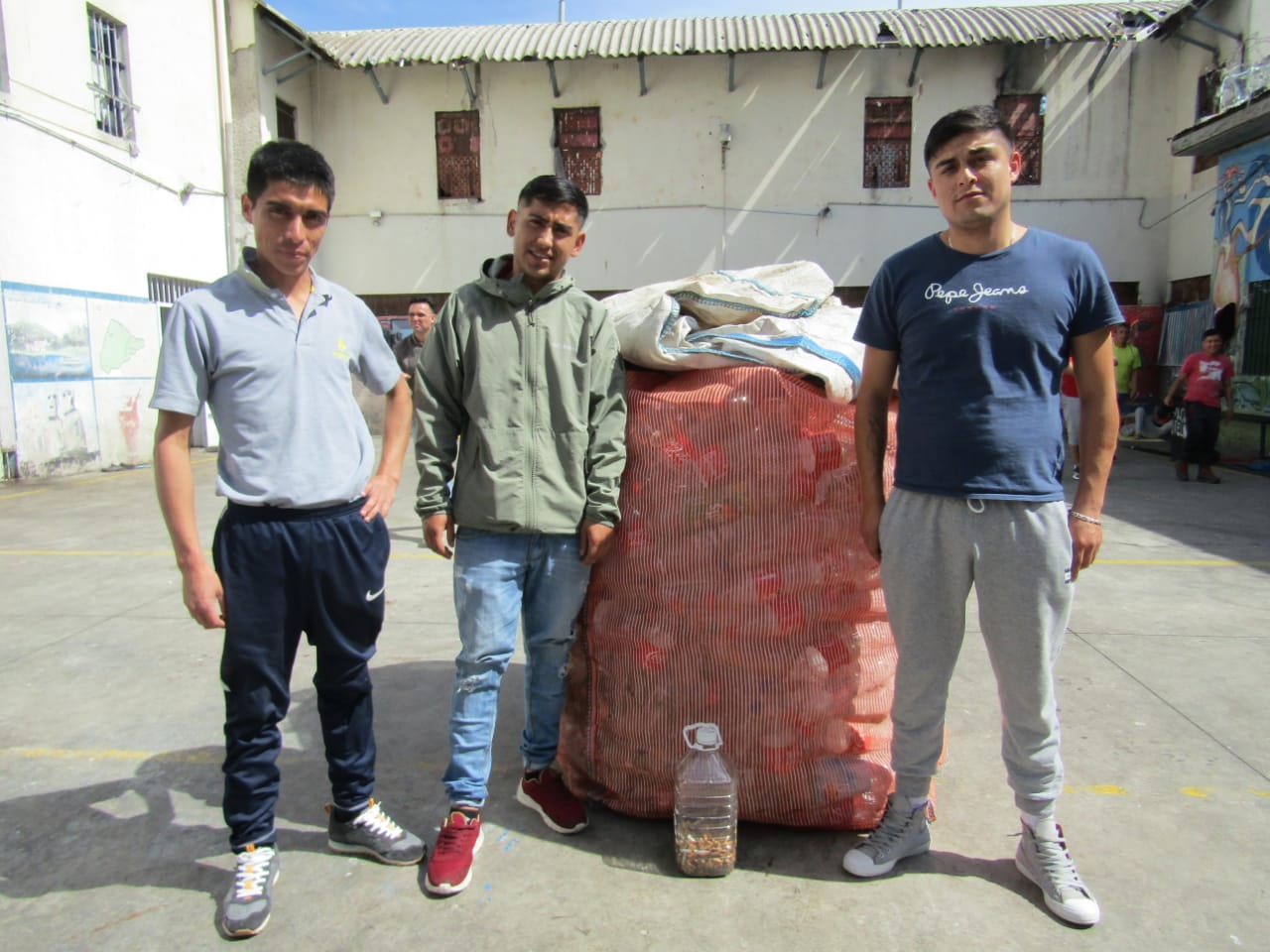 Internos del Penal de Talca aprovechan el tiempo de pandemia para reciclar plásticos
