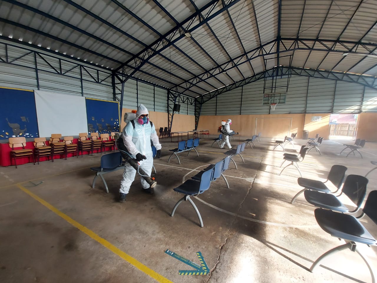 Municipalidad de Talca realiza operativo de sanitización en locales de votación de la comuna