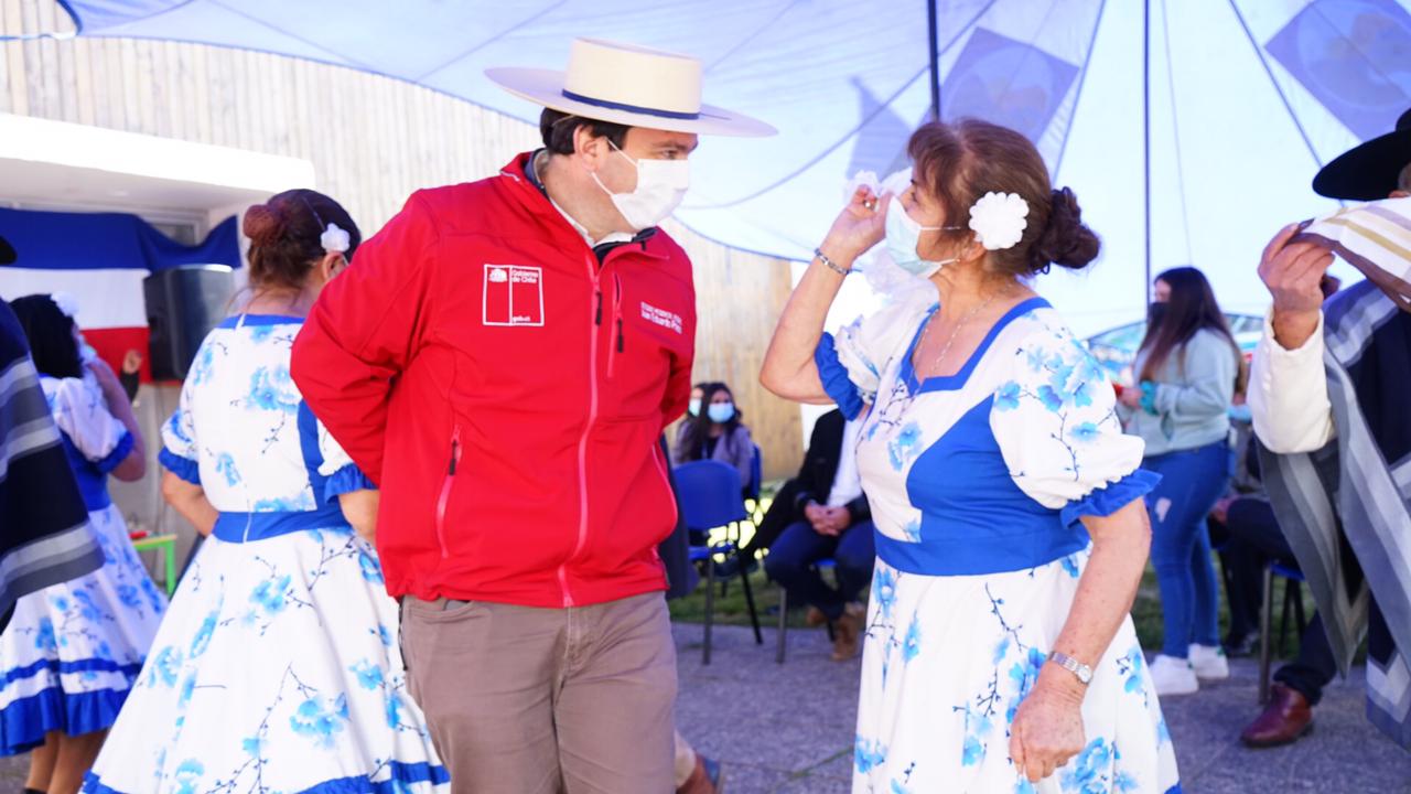 Adultos mayores de Río Claro celebran las Fiestas Patrias con cueca