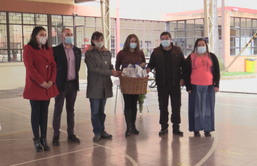 Población migrante recibió 500 mascarillas de la ucm en Curicó