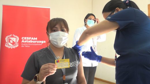 El municipio de Talca inició el proceso de vacunación con la cuarta dosis contra el Covid-19 para todos los funcionarios del departamento comuna de salud