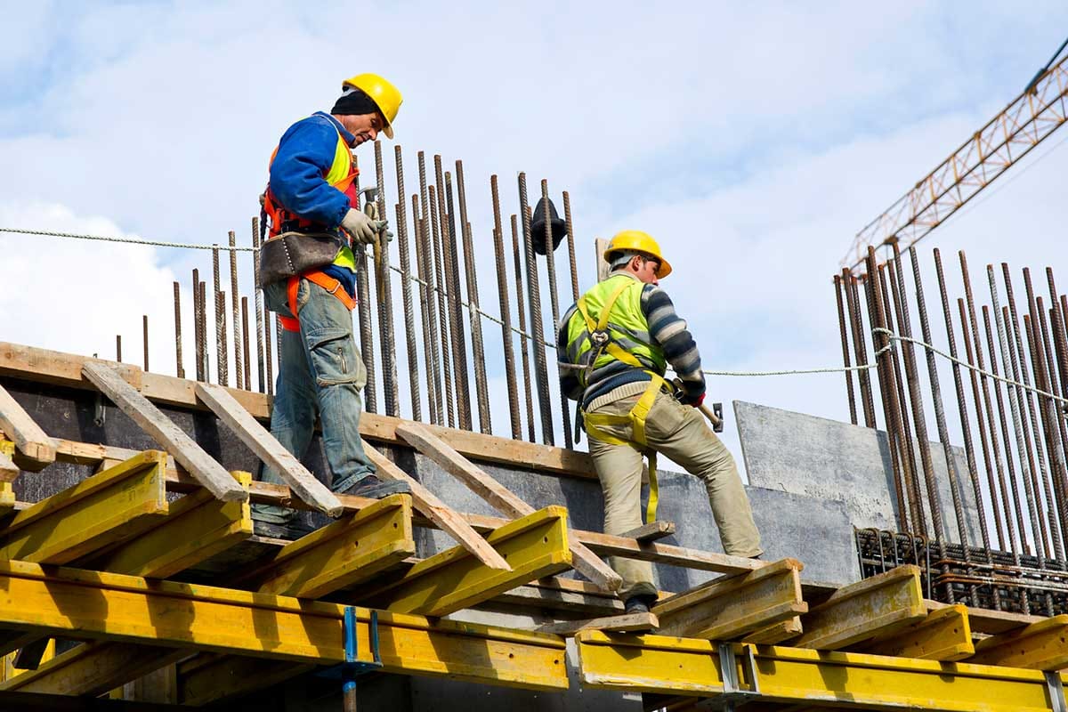 📌 CChC Estima que en el primer trimestre del año se produjo una pérdida anual de 46.000 empleos y proyecta que la inversión en construcción caería 5,9% en 2023