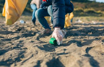 Mediante operativo de limpieza en playas de Constitución se pudo recolectar 500 kilos de residuos marinos