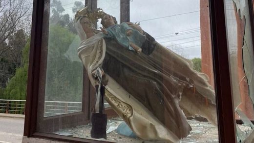 Alcalde de Pelarco presentó querella por vandalización de la imagen de la Virgen del Carmen