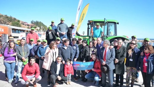 Sindicatos de pescadores de Iloca recibieron tractores para apoyar su labor