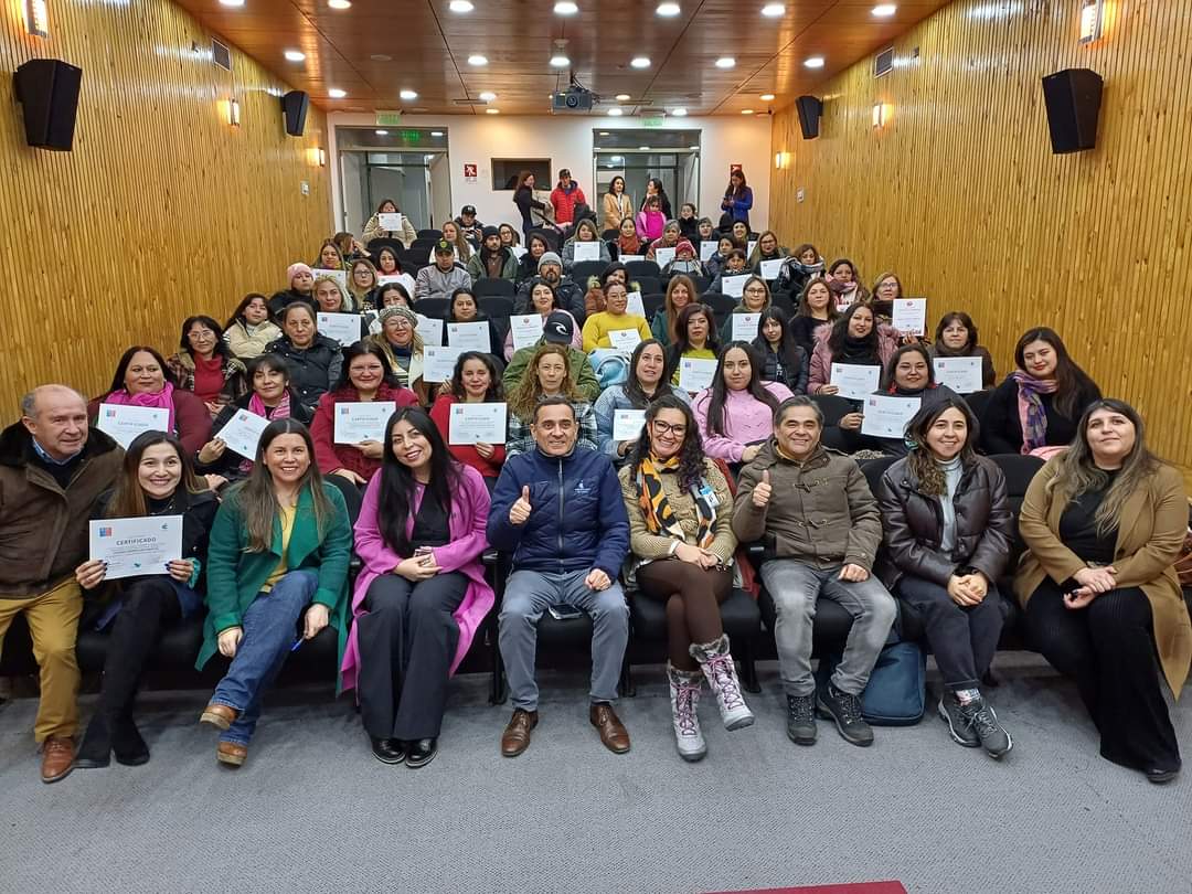 Más de 100 curicanas finalizaron cursos del Programa Mujeres Jefas de Hogar