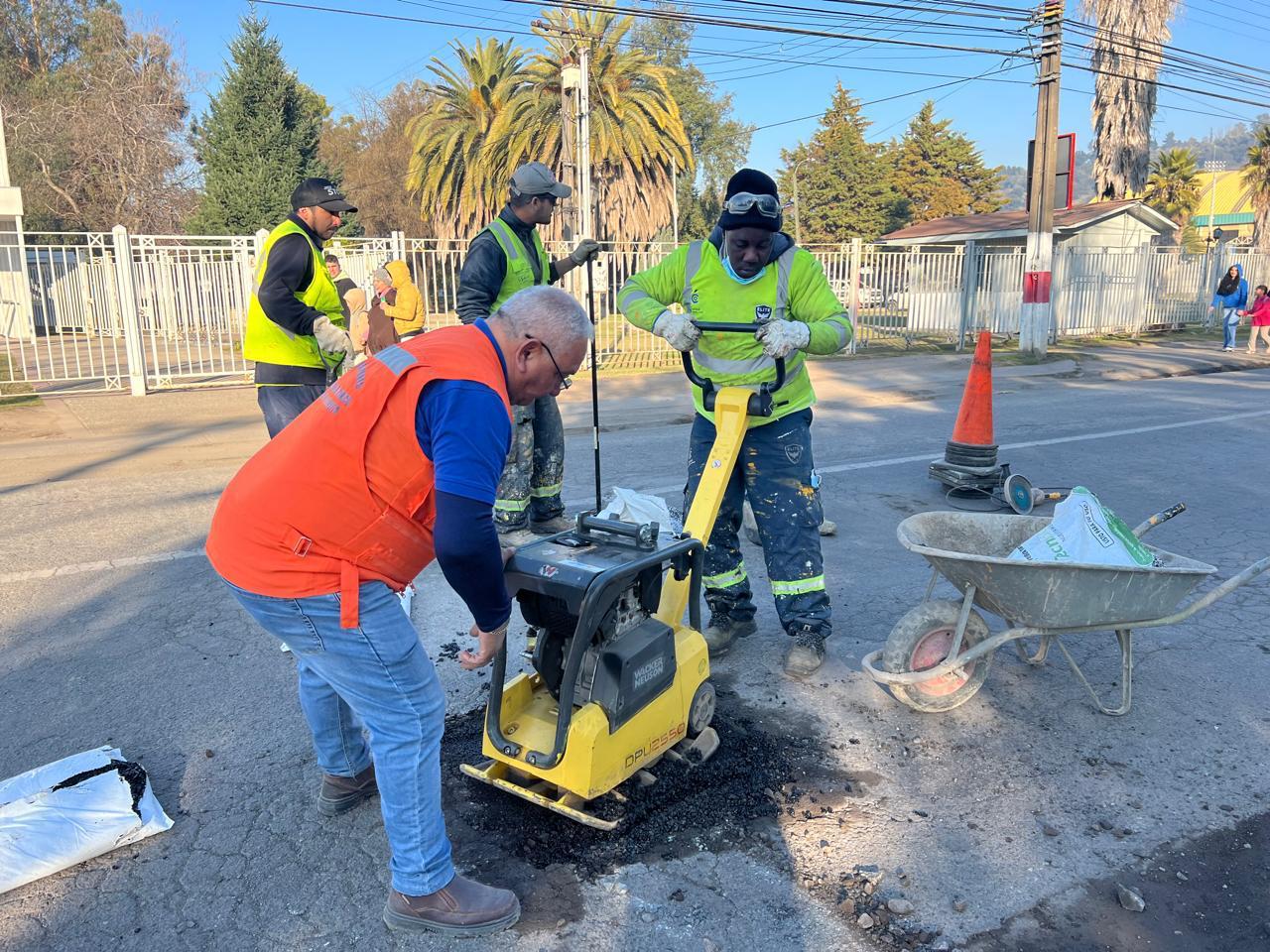 Municipio de Curicó intensifica trabajos de reparación de calzadas