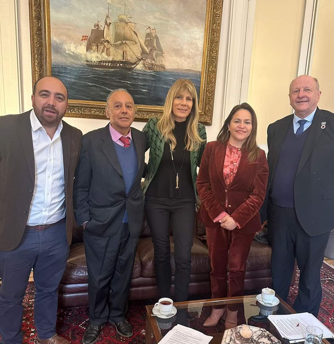 Ximena Rincón y representantes del Partido Demócrata presentarán reforma constitucional para garantizar derecho a la protección de vivienda a los adultos mayores.