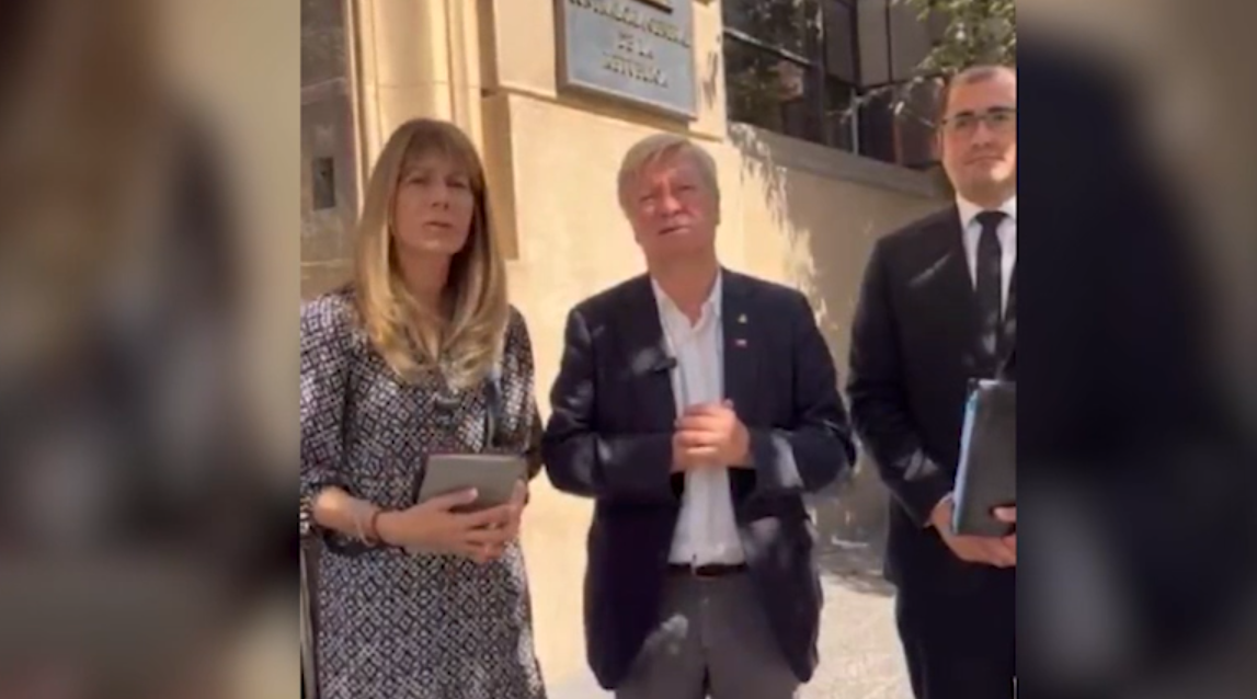 Senadora Ximena Rincón junto al alcalde de Curicó George Bordachar se dirigieron a la contraloria General de la República