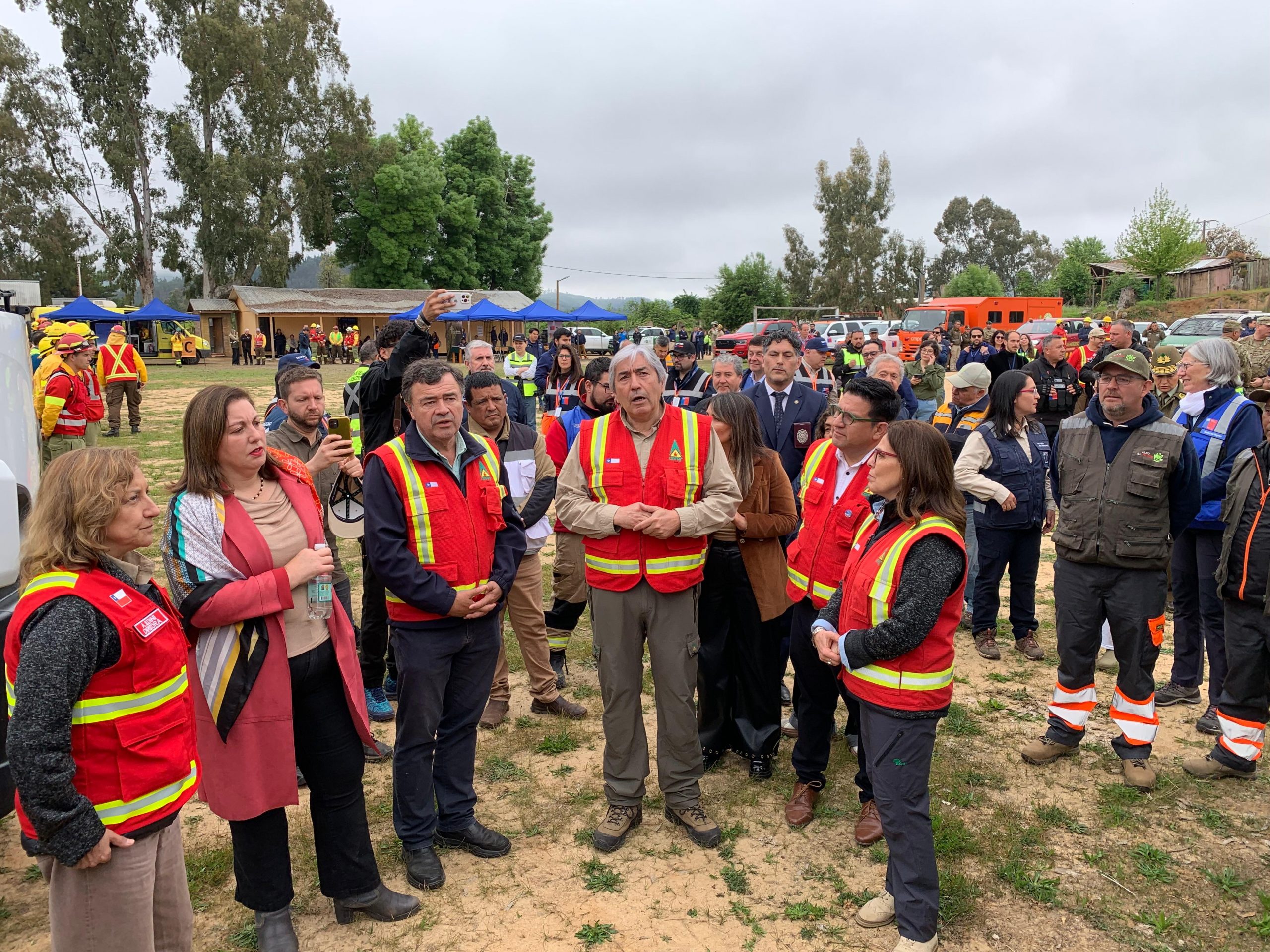 Senadora Vodanovic llamó a la ciudadanía a acatar órdenes de evacuación de la autoridad tras incendio forestal en San Javier