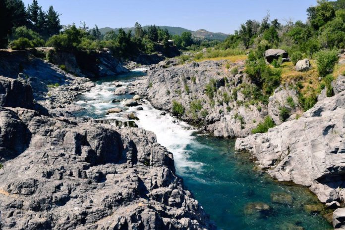 Junta de Vigilancia alerta sobre bajo caudal de río Achibueno y llama a optimizar uso de recurso hídrico