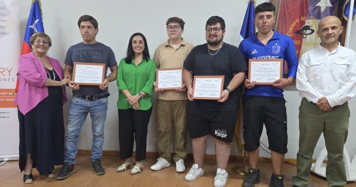 vecinos de Yerbas Buenas finalizaron con éxito el Curso de Operación Segura y Eficiente de Tractor Agrícola