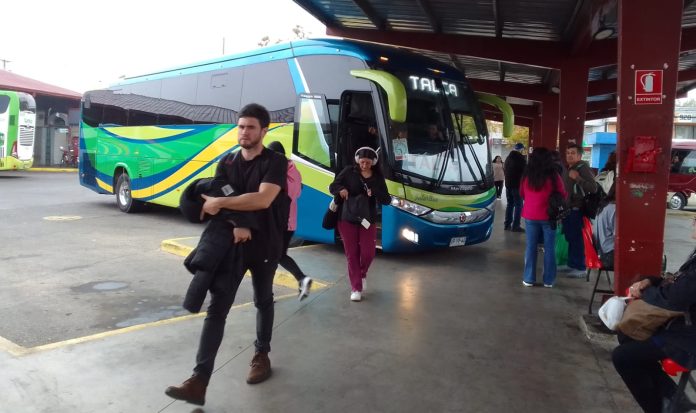 Empresas oficializan alza de pasajes interurbanos en el Maule tras aumento en precios de combustibles.