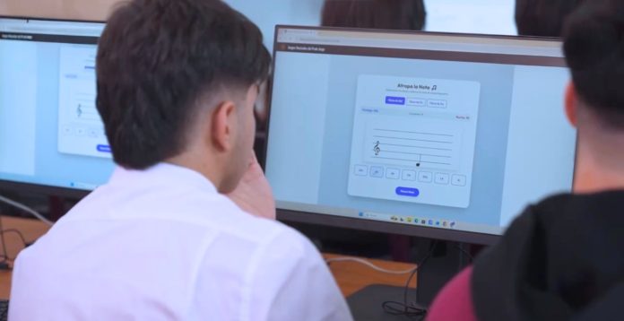 SLEP Maule Costa invierte cerca de $185 millones en renovación de computadores para liceos de Cauquenes.